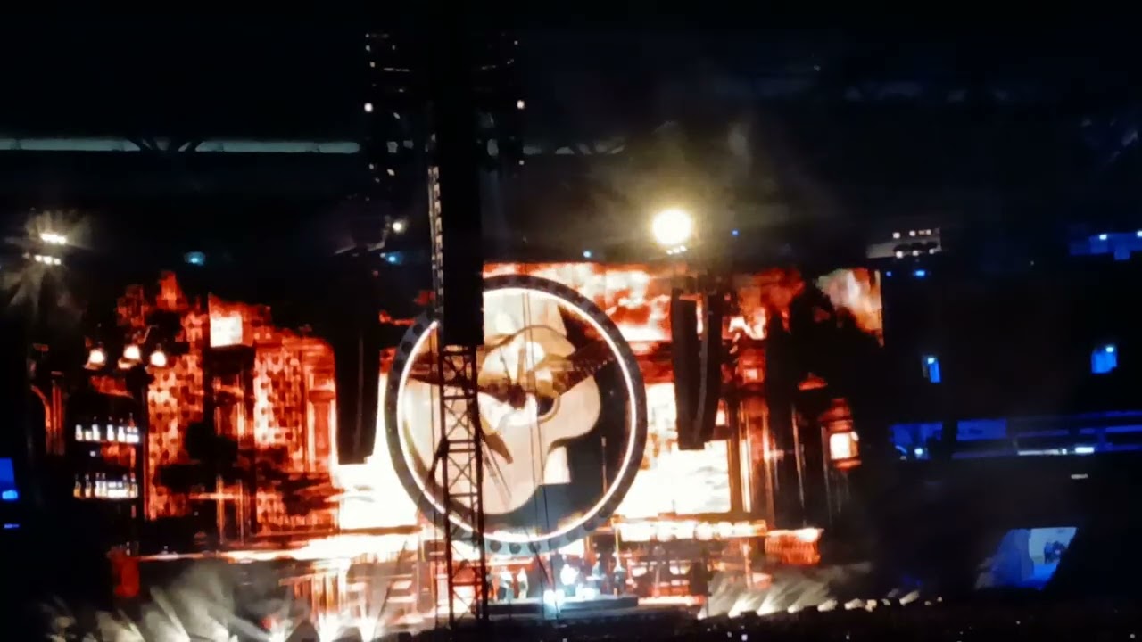 Old Phone - Ed Sheeran Loop Tour at Suncorp Stadium | 22/02/2026