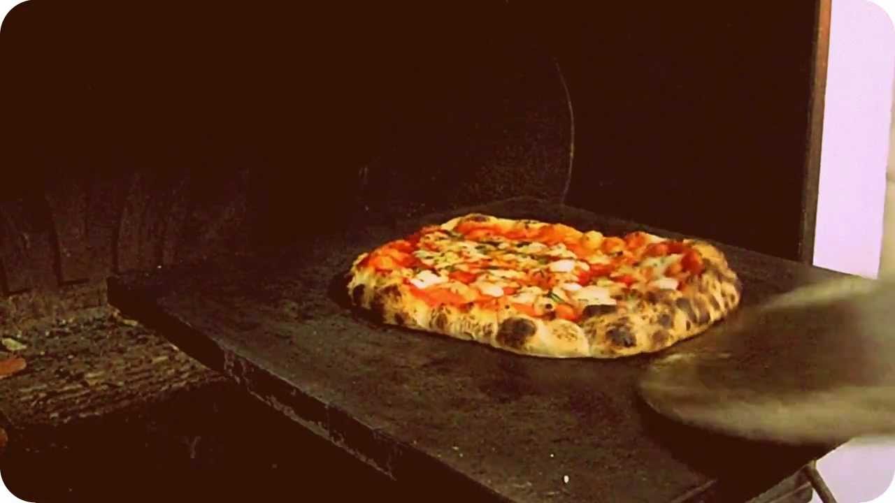 PIZZA D'OK A CANNELLO NAPOLI - YouTube