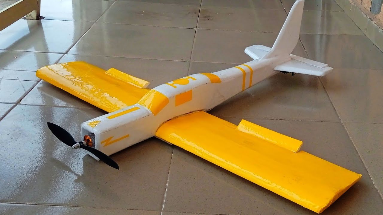 maiden flight video of my low wing RC plane YouTube