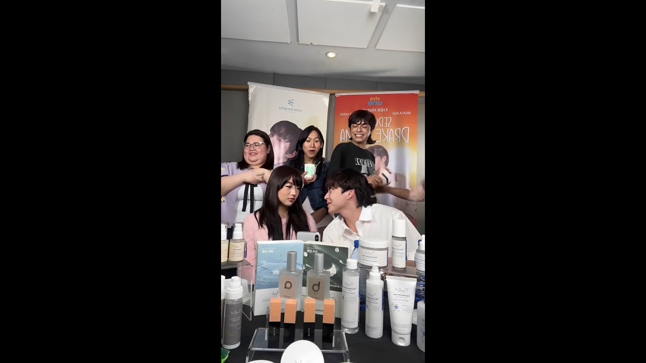 Live with @Angela Muji