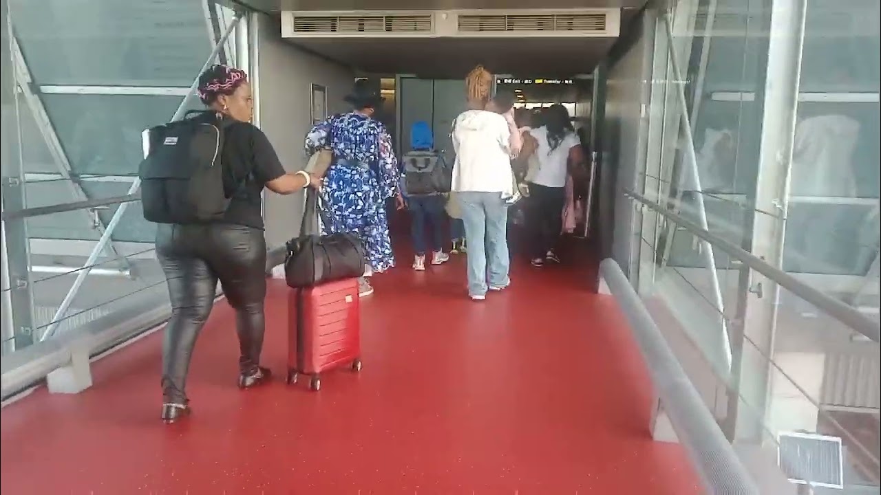 Douala aéroport 🇨🇲🛫à🛬 Paris Roissy CDG🇨🇵