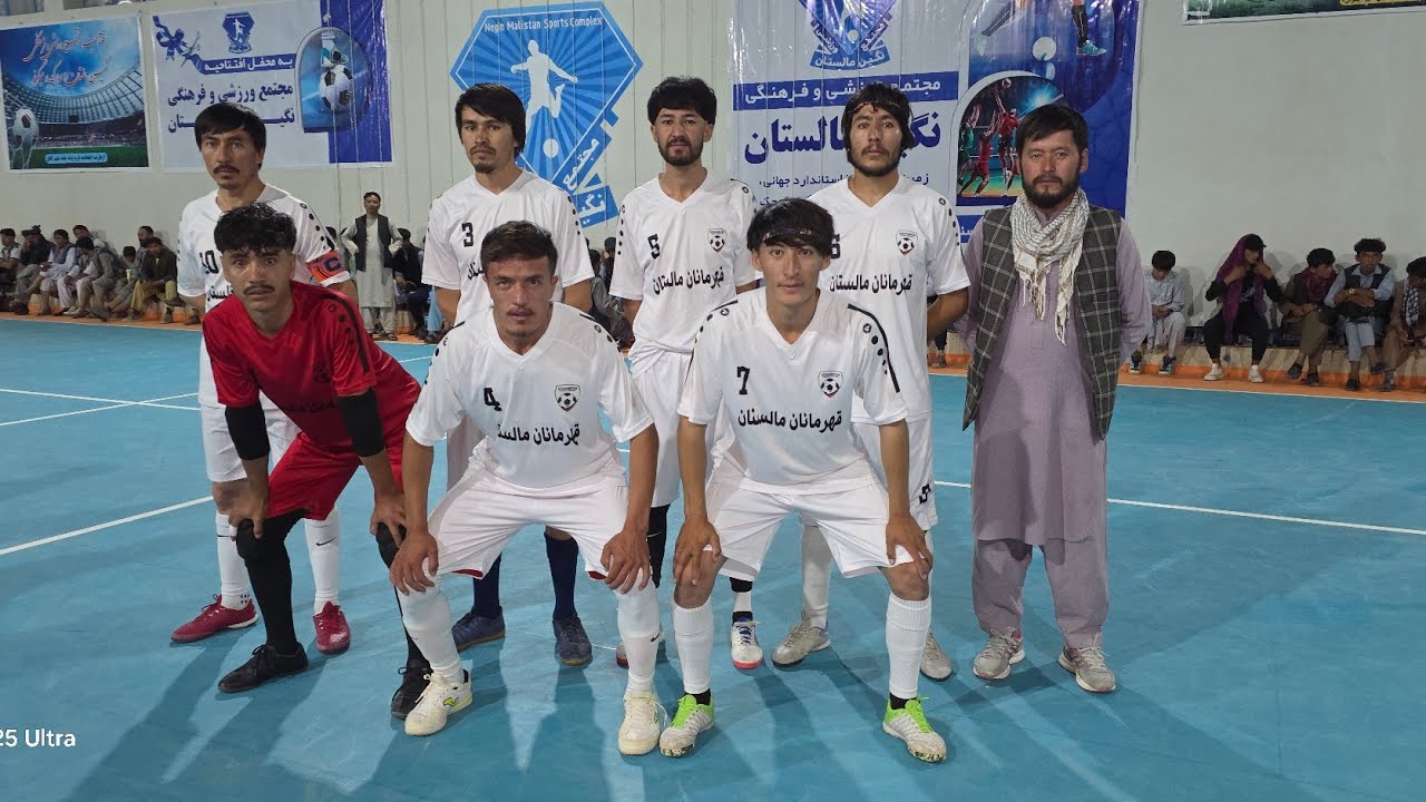 بازیهای والیبال و فوتسال روز افتتاحیه مجتمع ورزشی نگین مالستان