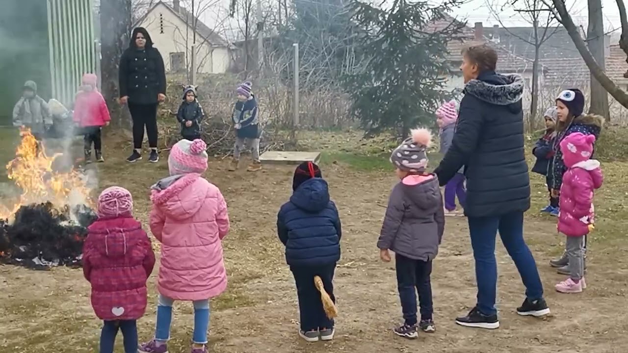Mezőkomáromi Sióparti Óvoda 2022 kiszebáb égetése. Elüztük a telet.