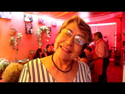 MOJARRAS CON MARISCOS ENCIMA en ciudad Neza celebrando al padre.