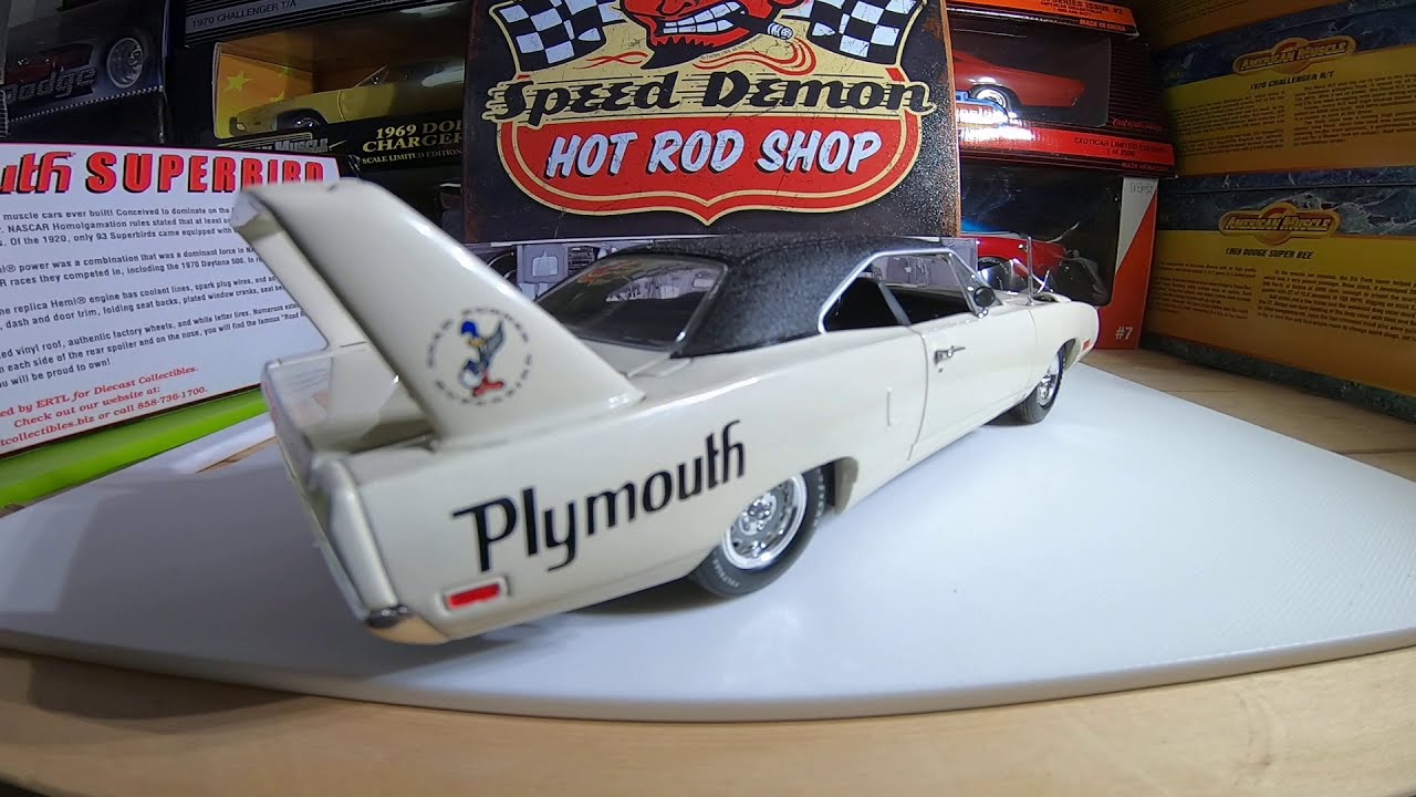 Scale 1:18 1970 Plymouth Super Bird Alpine White 440 Super