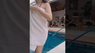 Cantik Seksi Berenang Bareng Priscillia Hesty Part 01