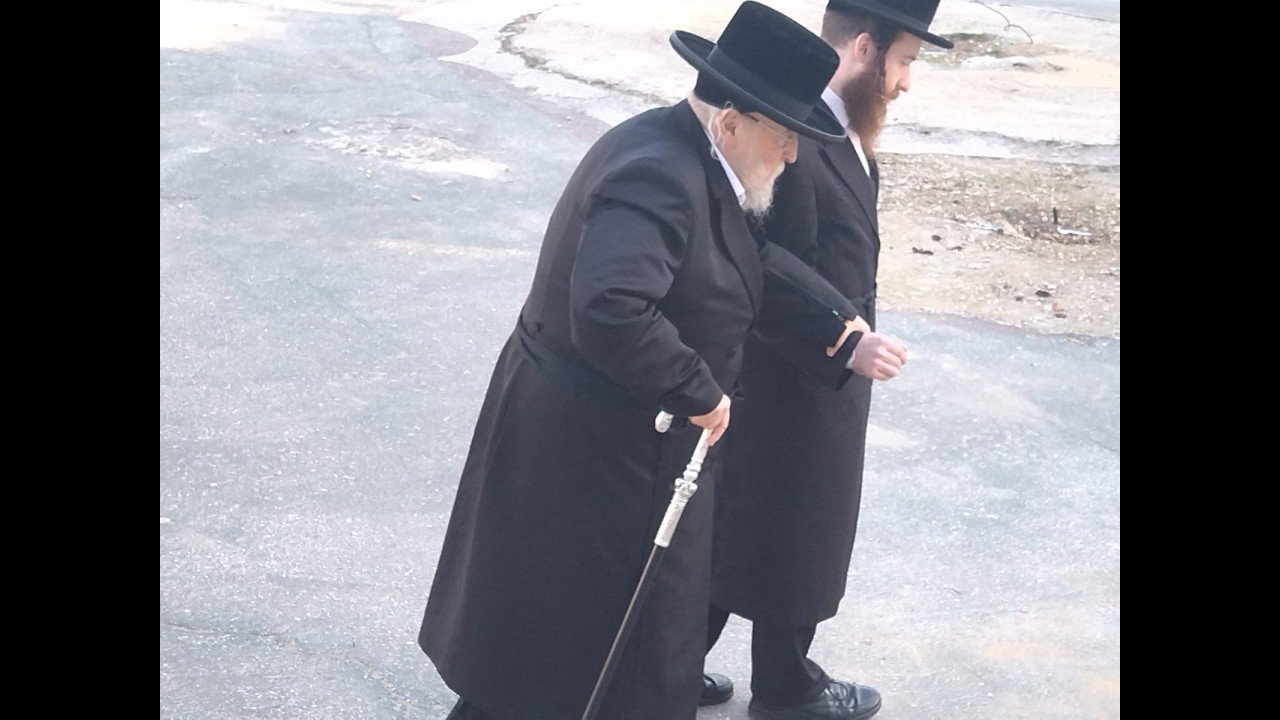 רגע נדיר ומרגש: האדמו"ר מביאלא זצ"ל בתיעוד מיוחד