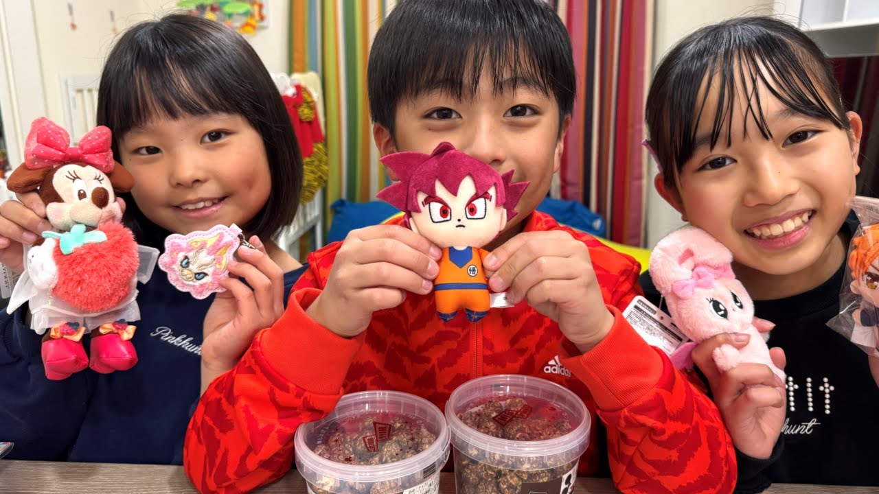 いつも頑張っている3人にプレゼント★　まりちゃんいずちゃんチャンネル