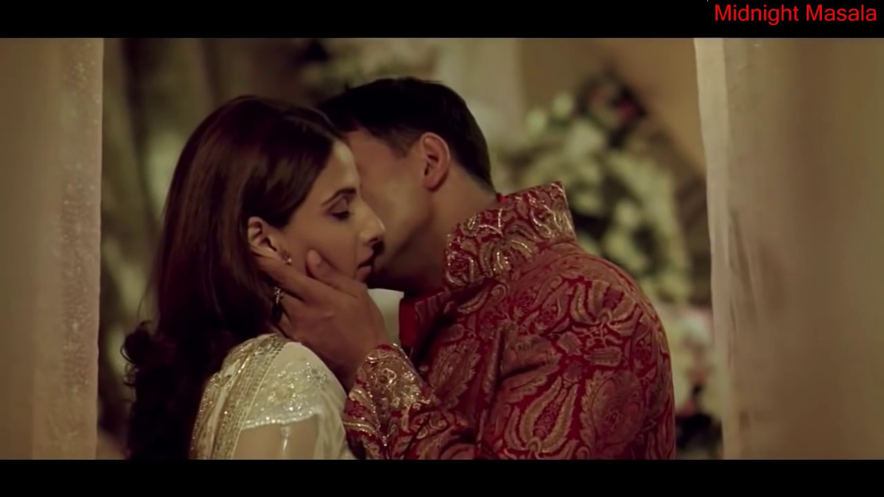 Vidya Balan and Akshay Kumar Hot Sex Scene Hey baby Love Scene