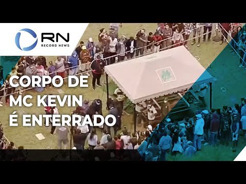 Corpo de MC Kevin é enterrado em São Paulo