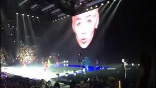 Miley Cyrus - Bangerz Tour Intro   SMS live @ Milan 08.06.2014