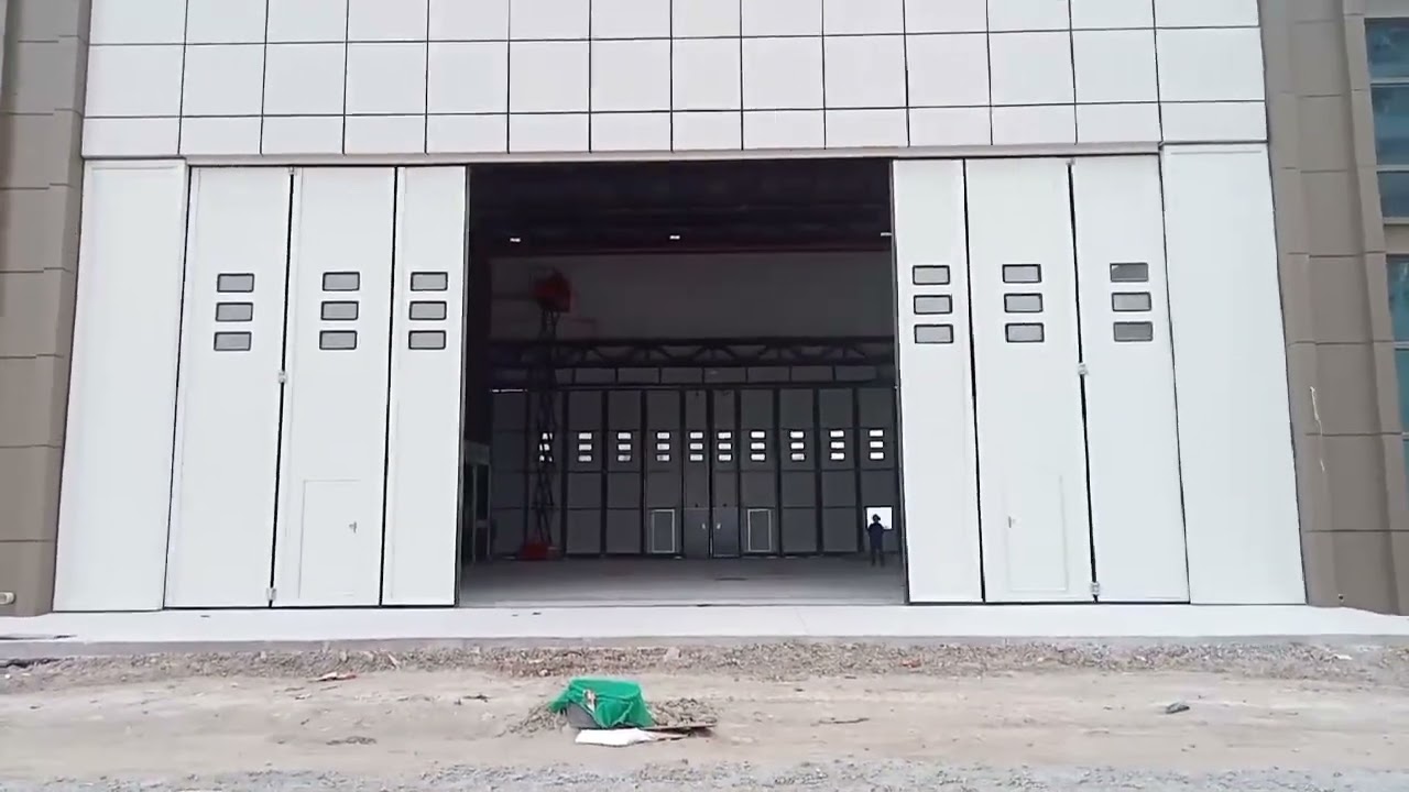 Mega door 20 x 8 m