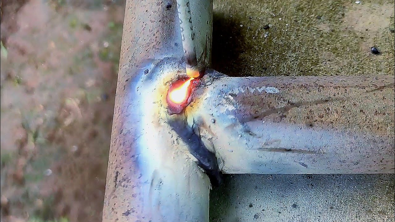 новички должны знать, как сварщик сваривает ржавый металл?