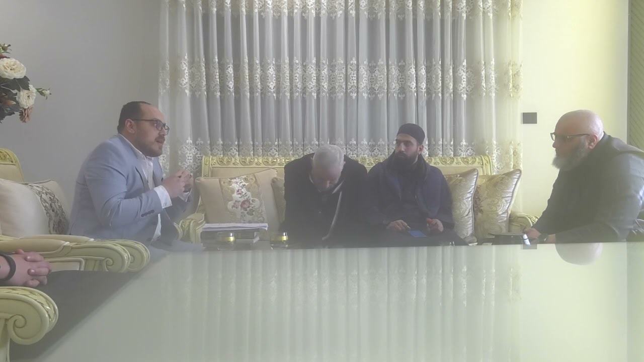 الجلسة الاولى من المناظرة بين الشيخ حسام الحمايدة و الاخ حسن حرب الاشعري