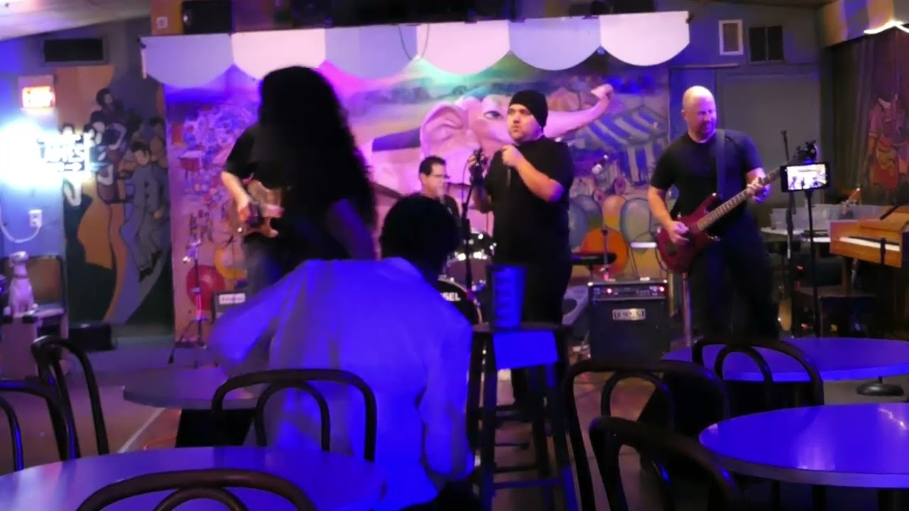 Crooked Monkey   Estatic Now   at the Carousel Lounge 1