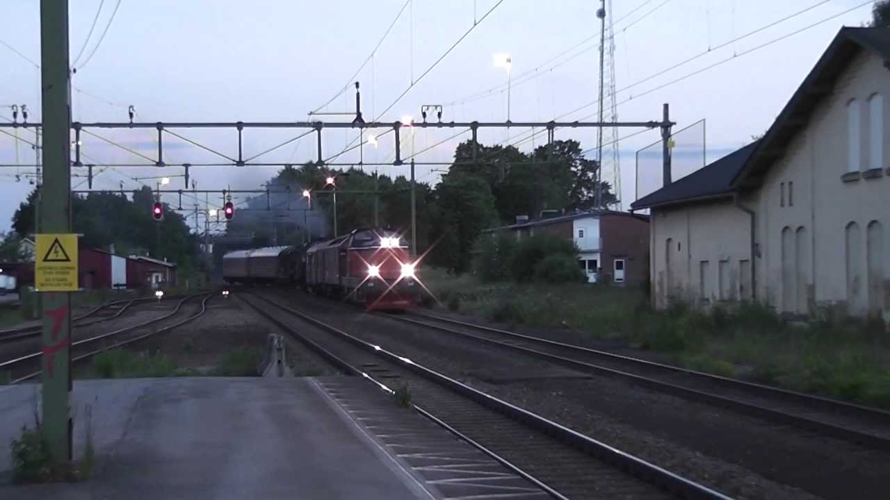 T43 235 ankommer Mellerud med E2 1092 og B1316 på slep