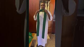 Las vestimentas que usa el Sacerdote para celebrar la Santa Misa.  (Subscríbete y comparte)