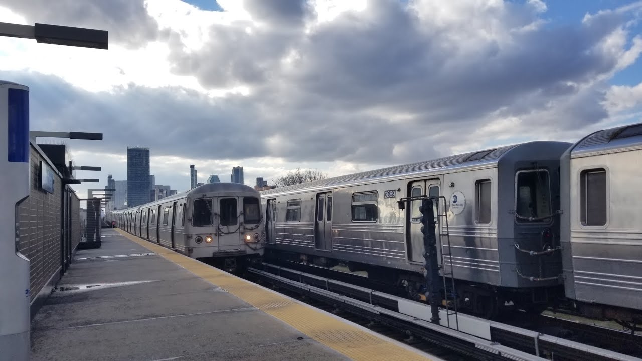 MTA Ditmars Blvd Bound R46 (N) Train At The Broadway Station - YouTube
