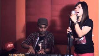 Julia LaQuena ft Medy Saputra - Iwan Fals Yang Terlupakan (Cover)