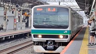 【マト129編成 TK出場回送(指定保全)】E231系0番台マト129編成(ハロゲンライト)が池袋駅3番線を通過するシーン(回8992M)2025/11/13