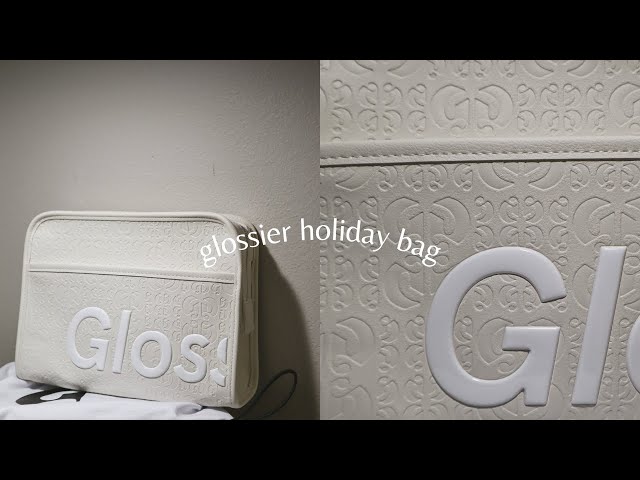 Glossier Beauty Bag Holiday 2021 Colourway - ReallyRee