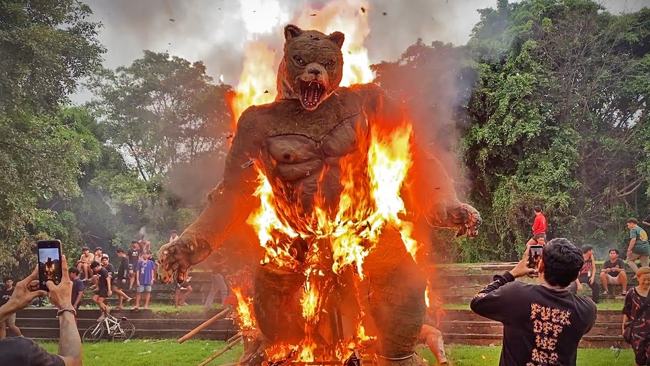 MENYALA❗BAKAR OGOH OGOH BANJAR WANGAYA KELOD, DULUNYA TERBAKAR KINI DIBAKAR/PRALINA