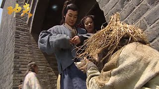 Kung Fu Movie! Shabby beggar rescued by Kung Fu boy is a top master, teaching him peerless skills!