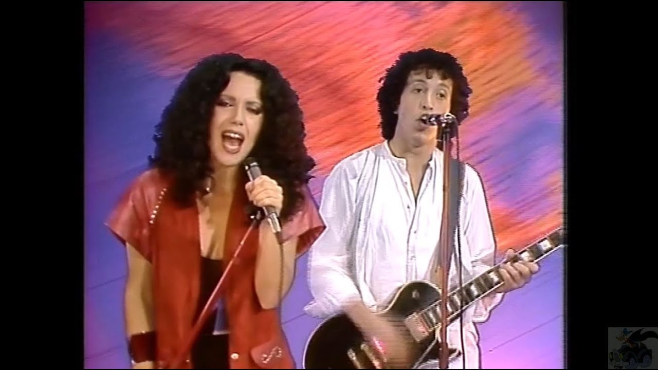 Matia Bazar con Antonella Ruggiero C'è tutto un mondo intorno HD