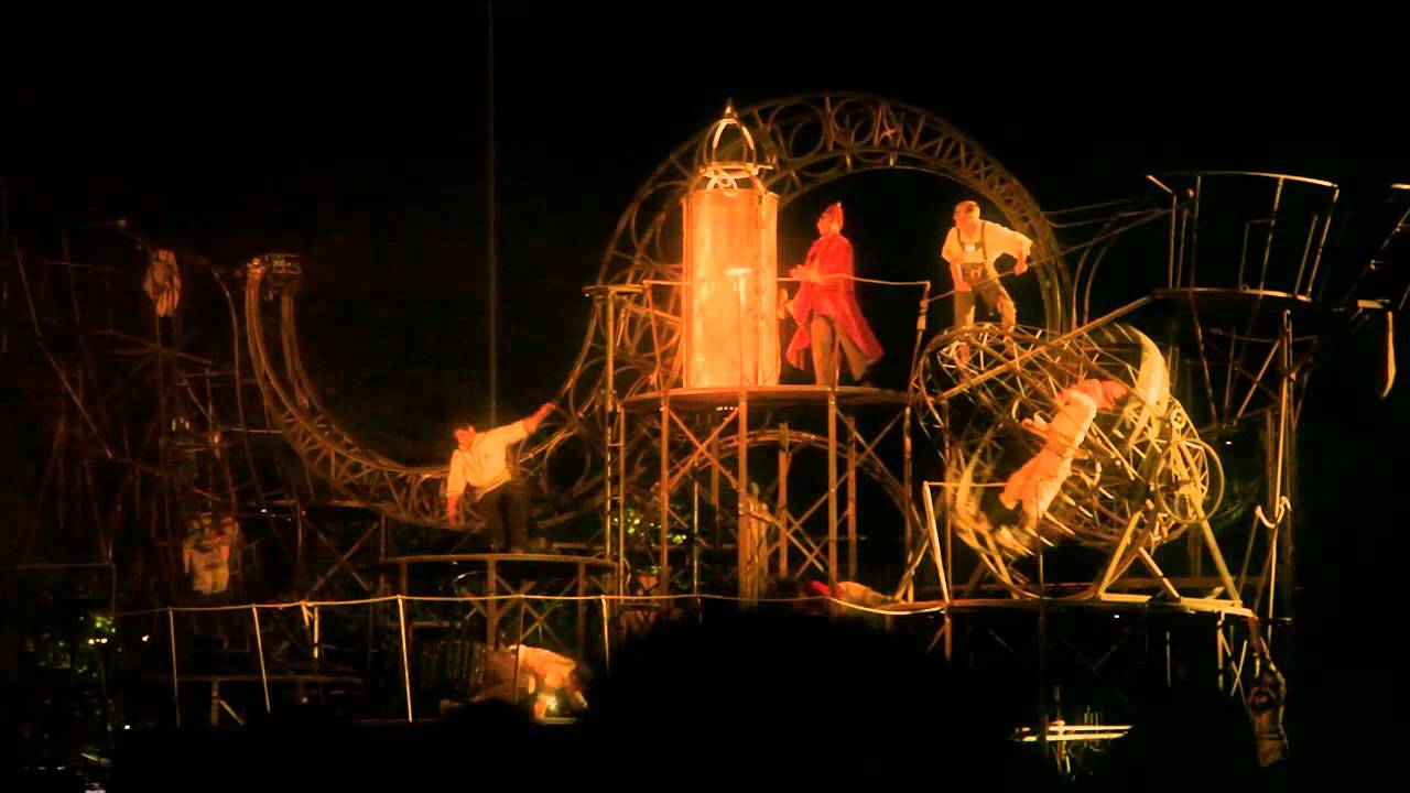 Giant Street Theatre