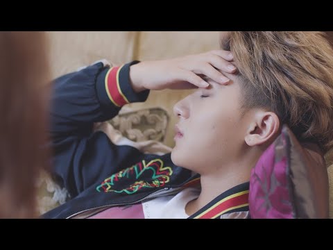 يمنعه الطيب من الغناء بسبب الألم مشهد من المسلسل الرومانسي الموسيقي ألمع نجم في السماء مترجم عربي 