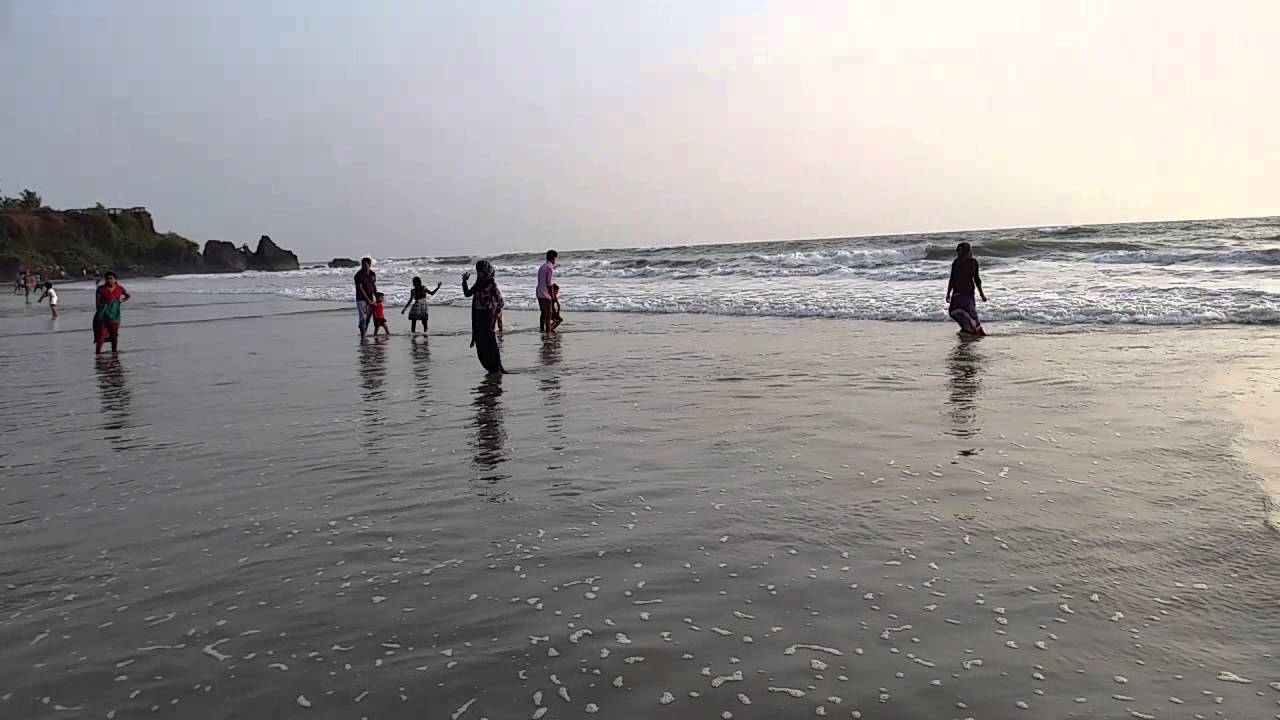 Kannur Payambalam Beach On A Sunday Evening,