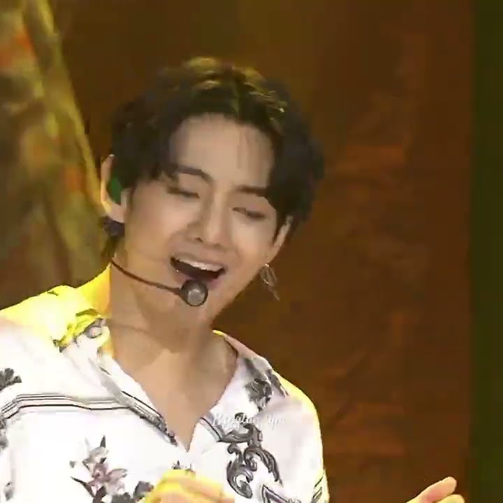 Taehyung singing 'waiting for you anpanman' ❤️#bts #bangtantym #taetae #taehyung