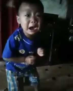 Anak kecil nangis sambil joget (LUCU NGAKAK)