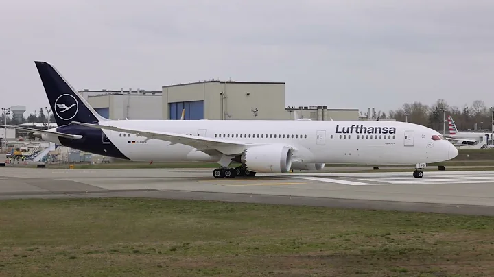 Lufthansa 787-9 Delivery Flight Takeoff From PAE To FRA (Windy Day)