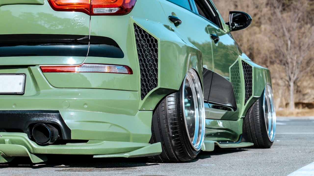 뒤돌아 볼 수 밖에 없는 역대급 풀커스텀 스포티지