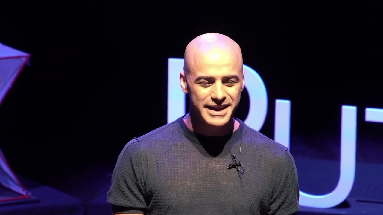 La danza per cambiare il mondo | Mimmo Miccolis | TEDxPutignano