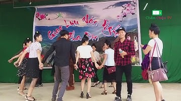 Chị em nhảy nhiệt tình tại Pha Đin Pass