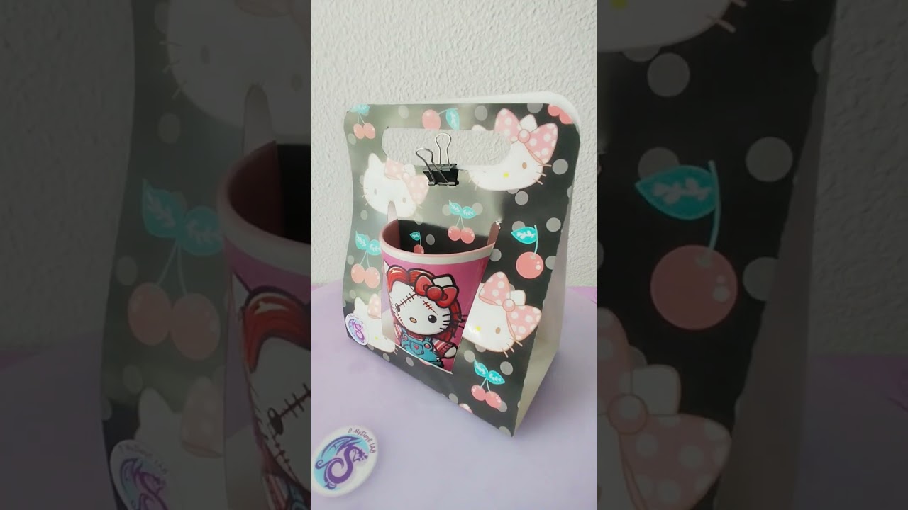 Taza asa e interior de color personalizada Hello Kitty