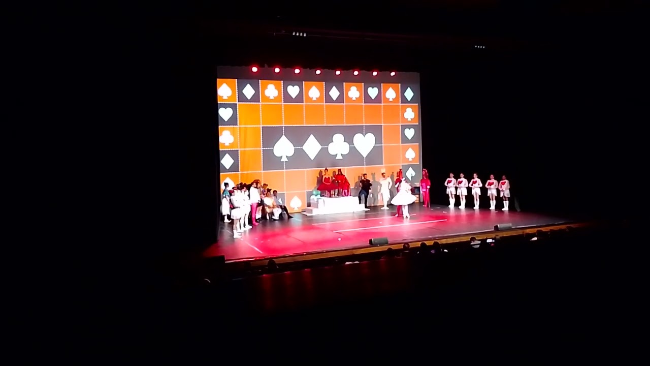 REI VERMELHO, ESTREIA NO TEATRO RIACHUELLO ALICE NO PAIS DAS MARAVILHAS, CCA