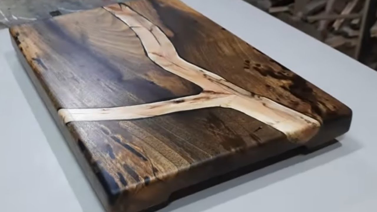 Tábua de servir com cristal resina e cristal cera 