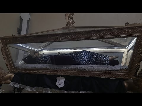 cambio de vestimenta a la imagen del señor sepultado san Lorenzo el tejar pastores sacatepeques 2023 cambio de vestimenta a la imagen del señor sepultado san Lorenzo el tejar pastores sacatepeques 2023 Thumbnail