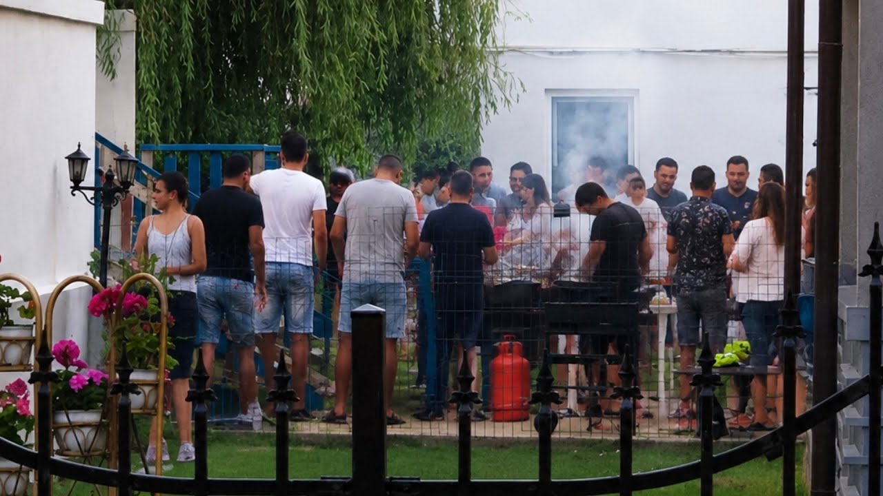 Am plecat după o  petrecere in Mamaia Nord si am gasit un Grătar între blocuri.