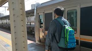 種別幕がLED仕様、神戸駅を発車する207系S16編成。