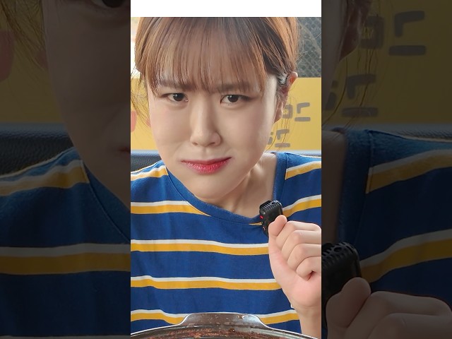 복날이니까...^^ 가볍게 통마늘 100개 들어간 얼큰순대국에 밥 X공기 먹어볼게요
