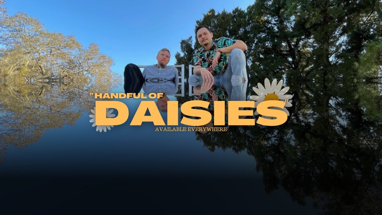 在 YouTube 上观看 Little Lazy - Handful of Daisies (Official Music Video)