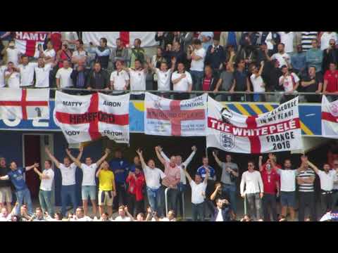 God save the Queen - i tifosi inglesi cantano l'inno