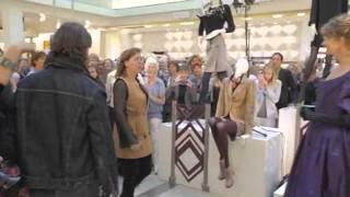 Flashmob het Muziektheater \u0026 de Nederlandse Opera in de Bijenkorf Amsterdam Flashmob het Muziektheater \u0026 de Nederlandse Opera in de Bijenkorf Amsterdam
