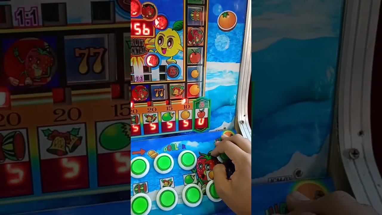 Jugando con 200 pesó si pierdo a mi amigo le tiene que dar un beso a un señor 