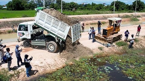 Starting new project Landfill flooded Area by Bulldozer 31P pushing and Dump truck 5T unloading soil