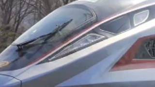 CR450AF-0201在北京环形铁道实验基地实验 样车试验速度450km/h,运营速度400km/h,采用8节编组,4动4拖,标志着“CR450科技创新工程”取得重大突破,将极大提升我国铁路科...